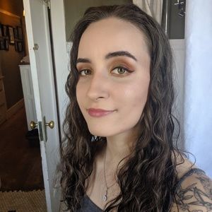 Meet your Posher, Hannah